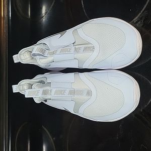Worn once Womens Nike slip on sneakers